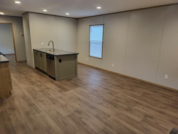 2022 76CEJ16663AH15  Home