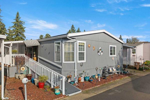 Photo 1 of 2 of home located at 18485 SW Pacific Dr, Spc. 60 Tualatin, OR 97062