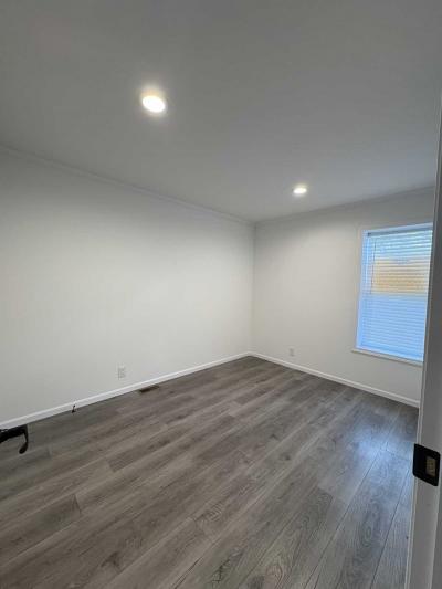 Photo 4 of 6 of home located at 2889 Stratford Dr Bay City, MI 48706