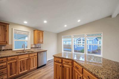 Photo 3 of 32 of home located at 2200 Lancaster Drive SE #26 Salem, OR 97317