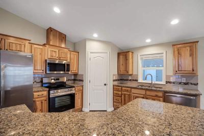 Photo 4 of 32 of home located at 2200 Lancaster Drive SE #26 Salem, OR 97317