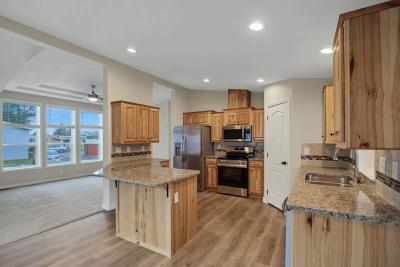 Photo 5 of 32 of home located at 2200 Lancaster Drive SE #26 Salem, OR 97317