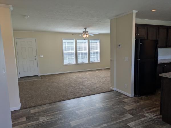 2018 Champion RA2860209 Mobile Home