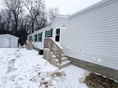 Photo 3 of 11 of home located at 10051 Springfield Circle Davisburg, MI 48350