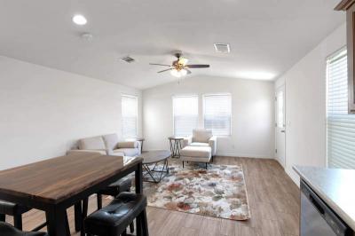 Photo 2 of 39 of home located at 2050 W. Dunlap Ave #C093 Phoenix, AZ 85021