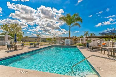 Photo 5 of 8 of home located at 3223 N Lockwood Ridge Rd #89 Sarasota, FL 34234