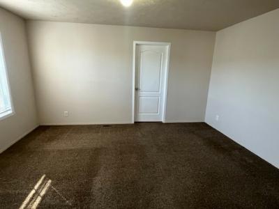 Photo 5 of 10 of home located at 4464 Rainbow Lane Flint, MI 48507