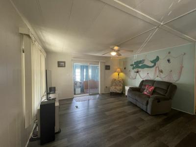 Photo 4 of 20 of home located at 36014 Cherry Avenue Grand Island, FL 32735