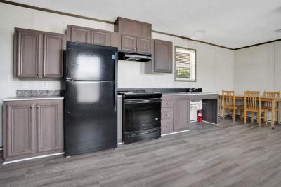 Photo 4 of 8 of home located at 560 W Pleasant Ave, #026 Tulare, CA 93274