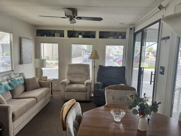 1985 Oaks Manufactured Home