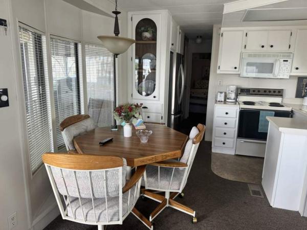 1985 Oaks Manufactured Home
