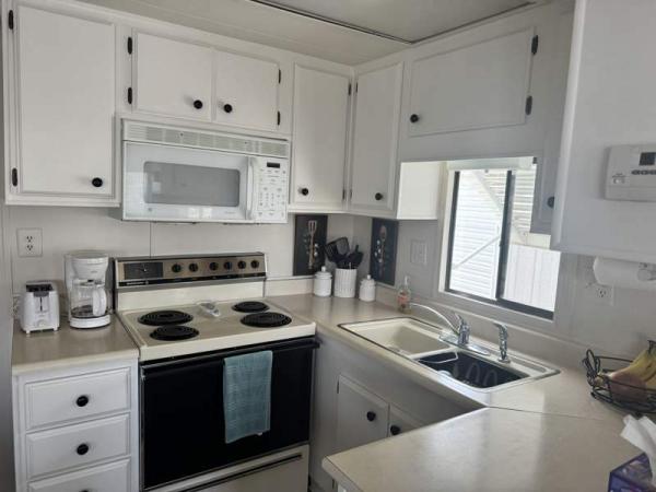 1985 Oaks Manufactured Home