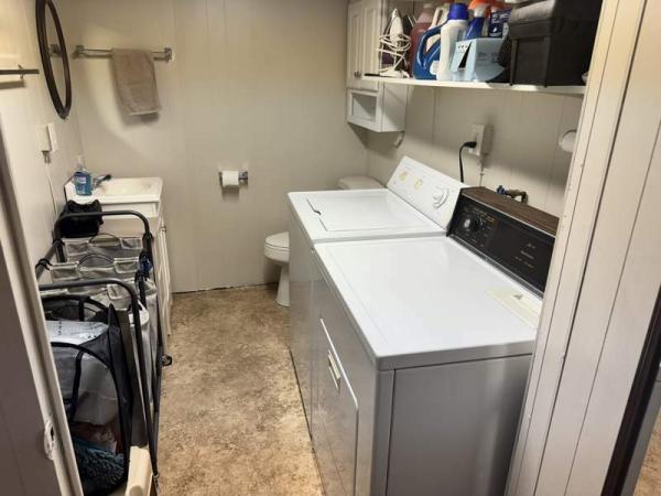 1985 Oaks Manufactured Home