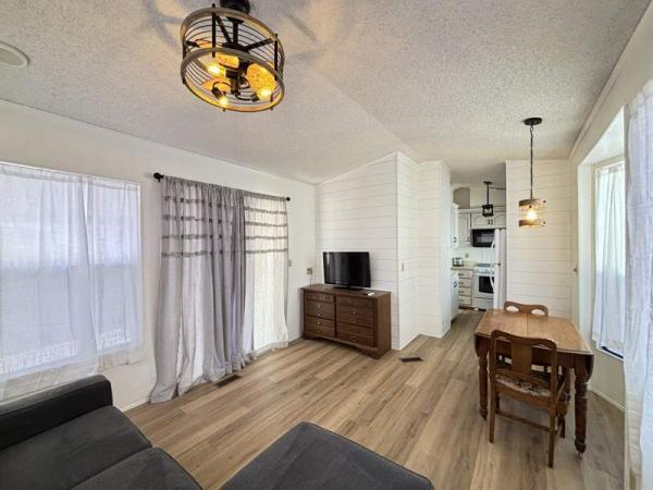 1990 Castle Manufactured Home