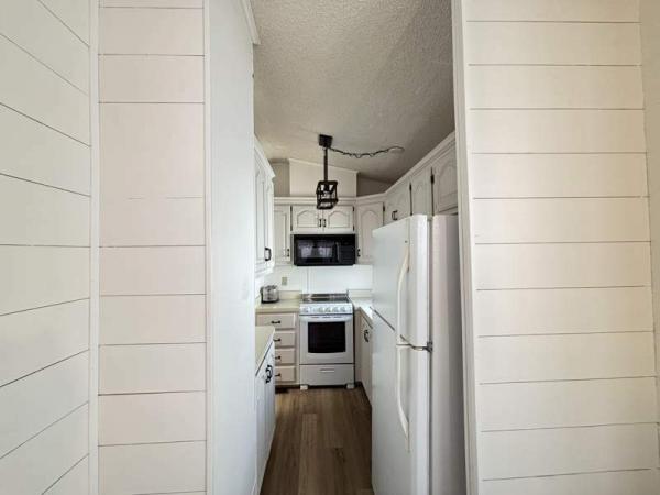 1990 Castle Manufactured Home