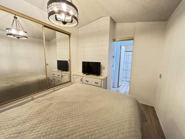 1990 Castle Manufactured Home