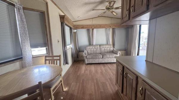 1990 Skyline Manufactured Home