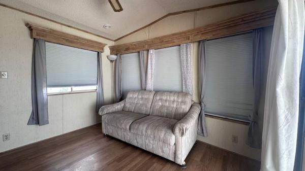 1990 Skyline Manufactured Home