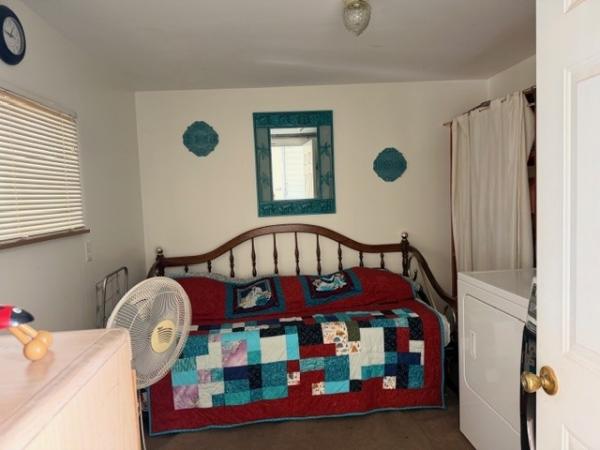 1985 Phoenix Manufactured Home