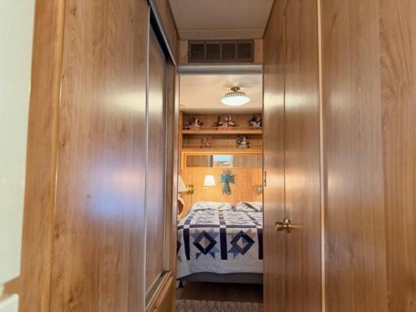 1985 Phoenix Manufactured Home