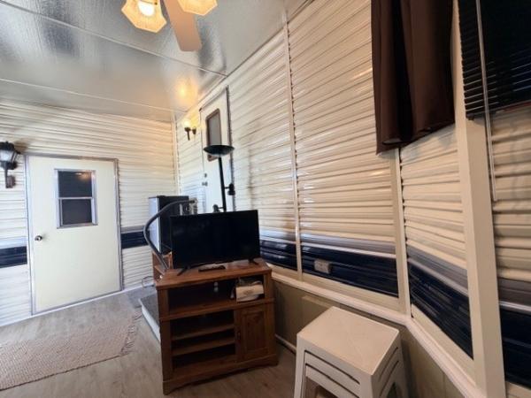 1991 Skyline Manufactured Home