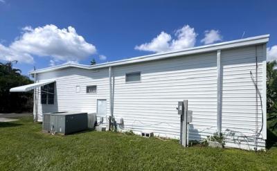 Photo 3 of 26 of home located at 3223 N Lockwood Ridge Rd #100 Sarasota, FL 34234