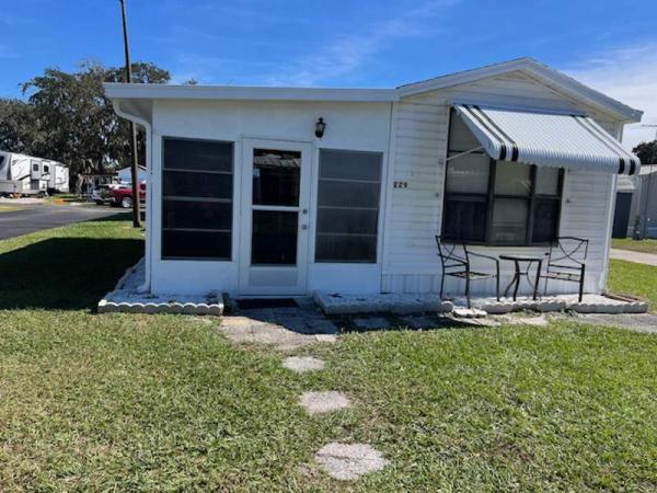 Photo 1 of 2 of home located at 37400 Chancey Rd #229 Zephyrhills, FL 33541