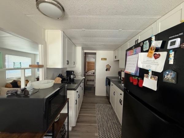 1985 Oakwood Manufactured Home