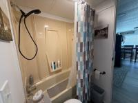 1985 Oakwood Manufactured Home