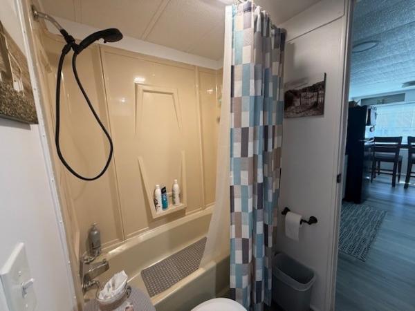 1985 Oakwood Manufactured Home