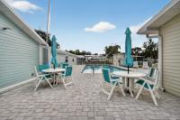 1985 Oakwood Manufactured Home