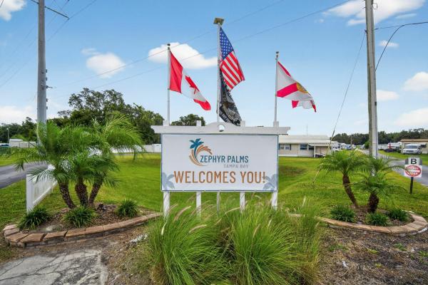 1985 Oakwood Manufactured Home