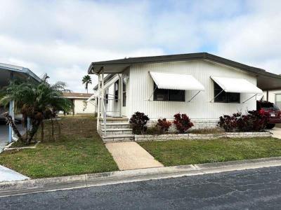 Photo 4 of 64 of home located at 5200 28th Street North, #526 Saint Petersburg, FL 33714