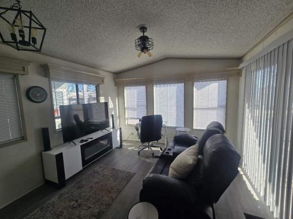 1990 Skyline Manufactured Home