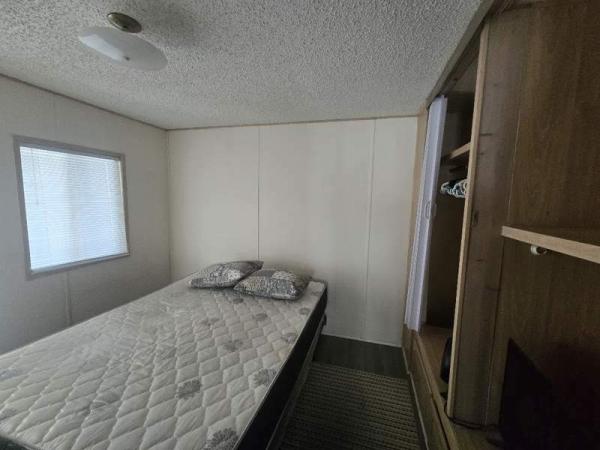 1990 Skyline Manufactured Home