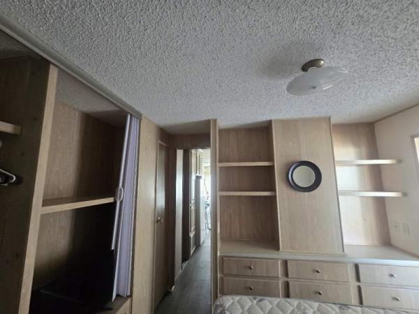 1990 Skyline Manufactured Home