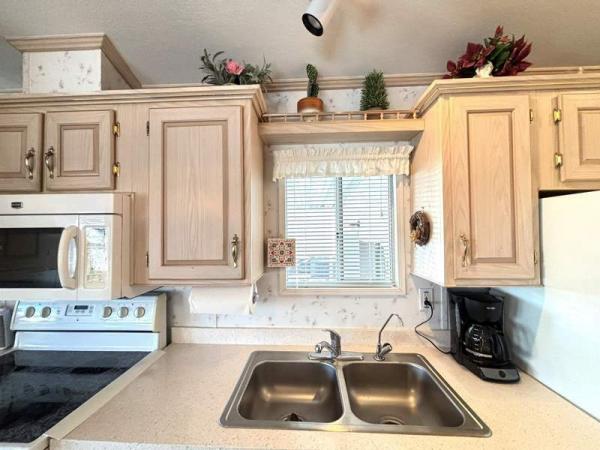 1994 Skyline Manufactured Home