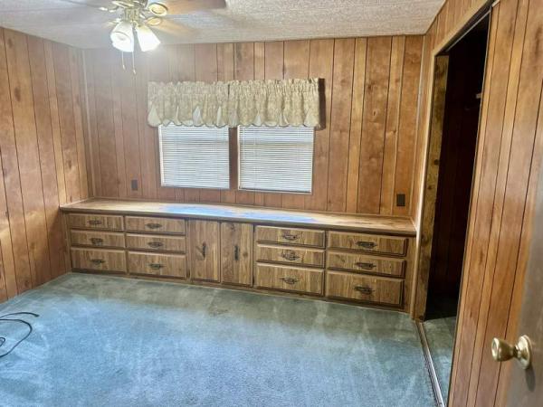 1981 Schult Manufactured Home