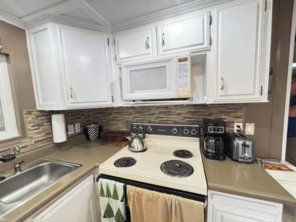 1986 Fleetwood Manufactured Home