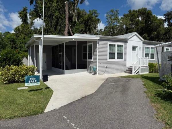 Photo 1 of 2 of home located at 31C Lake Breeze Dr. Tavares, FL 32778