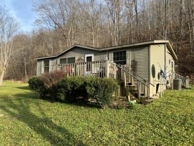 Mobile Home at 594 Kingery Hollow R Lesage, WV 25537