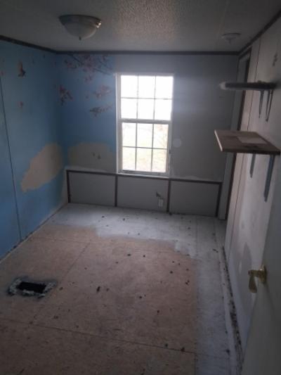 Photo 3 of 11 of home located at 12834 Lake Circle Dr Alexandria, KY 41001