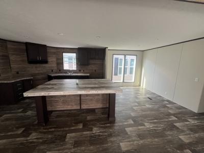 Photo 4 of 14 of home located at 25898 I-30 Frontage Rd Bryant, AR 72022