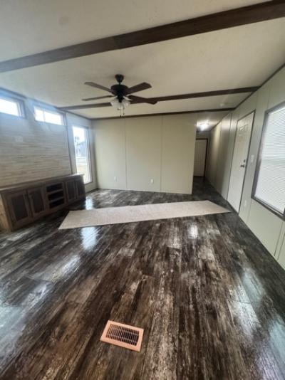 Photo 5 of 25 of home located at 210 E Vine St Paragould, AR 72450