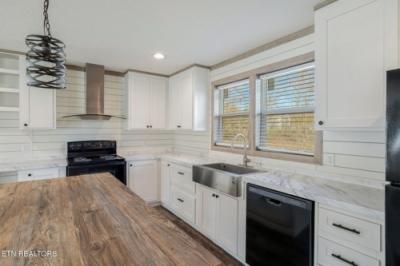 Photo 3 of 22 of home located at 324 West Blvd Oneida, TN 37841