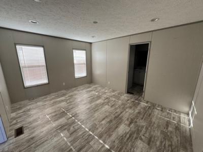 Photo 5 of 16 of home located at 1089 Stuart Smotherman Rd Lot 6 Russellville, KY 42276