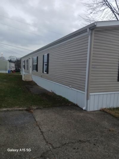 Photo 2 of 12 of home located at 121 Jason Dr Frankfort, KY 40601