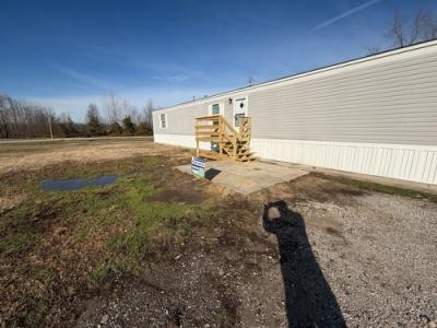 Photo 2 of 12 of home located at 6077 Jeffrey Ln Mount Vernon, IN 47620