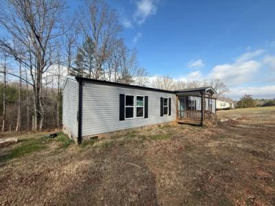 Mobile Home at 1297 Cove Creek Rd Pickens, SC 29671