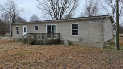 Photo 2 of 10 of home located at 6682 State Route 250 Calhoun, KY 42327